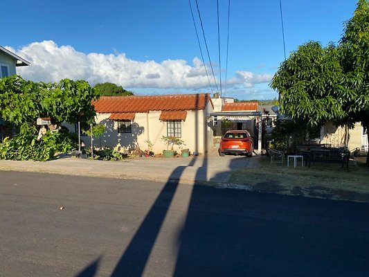 Kaimuki 813 21st Ave Sarah Chinnen 808.352.0000 Kaimuki 813 21st Ave Sarah Chinnen 808.352.0000