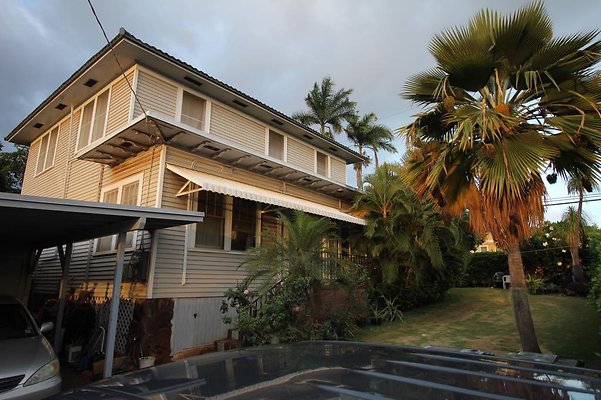 Kaimuki 802 11th Ave Raynette 808.368.0596 Kaimuki 802 11th Ave Raynette 808.368.0596
