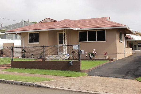 Kaimuki 623 10th Ave Yvonne.Young 808.439.3687 Kaimuki 623 10th Ave Yvonne.Young 808.439.3687