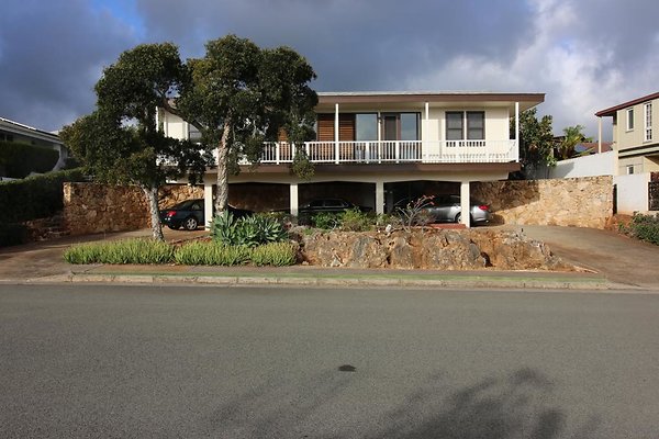 Kahala 661 Hakaka St Jerry.Fujita 808.373.3349 Kahala 661 Hakaka St Jerry.Fujita 808.373.3349