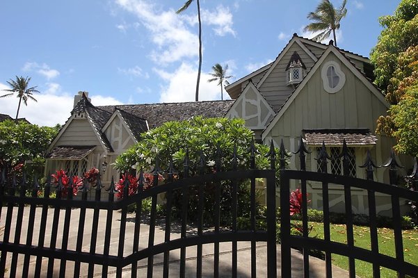 Kahala 4584 Kahala Ave Veronika 808 781 2037 Kahala 4584 Kahala Ave Veronika 808 781 2037