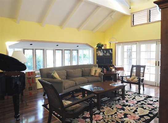 Elepaio Hale (3) Elepaio Hale (3)