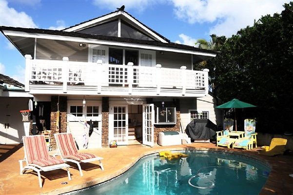 Elepaio Hale (11) Elepaio Hale (11)