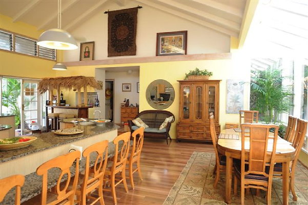 Elepaio Hale (4) Elepaio Hale (4)