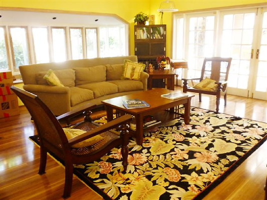 Elepaio Hale (16) Elepaio Hale (16)