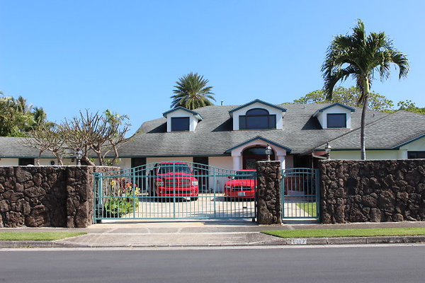 Kahala 1097 Waiholo St Jim &amp; Perseka Cannell 808.373.5724