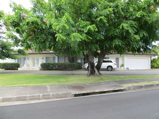 Kahala 981 Waiholo St Howard Chong 808.349.5796