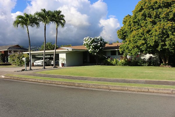 Kahala 625 Onaha St Laura Emura 808.384.7820 Kahala 625 Onaha St Laura Emura 808.384.7820