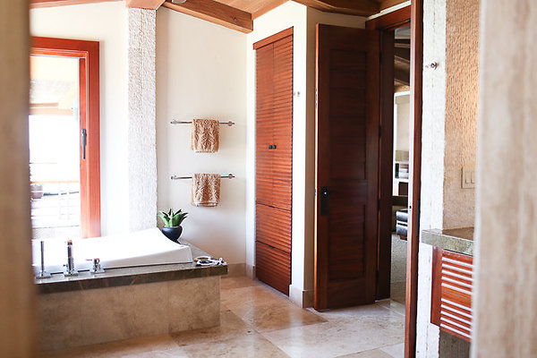 Kahala Banyan Estate