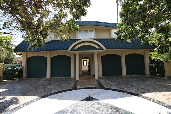 Kahala Ave Tiffany 737 8595 EX 101 Kahala Ave Tiffany 737 8595 EX 101