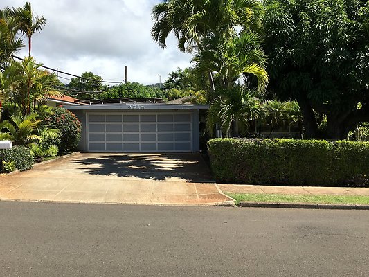 Kahala 4216 Amau St Geri 808.732.1860