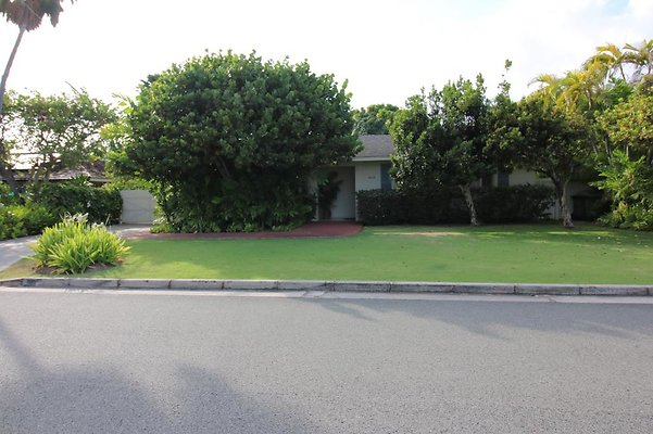 Kahala 4674 Aukai Ave Katra Cuskaden 808.429.6128