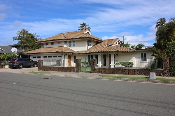 Kahala 4636 Kolohala St Lori Ohira 808.373.7111