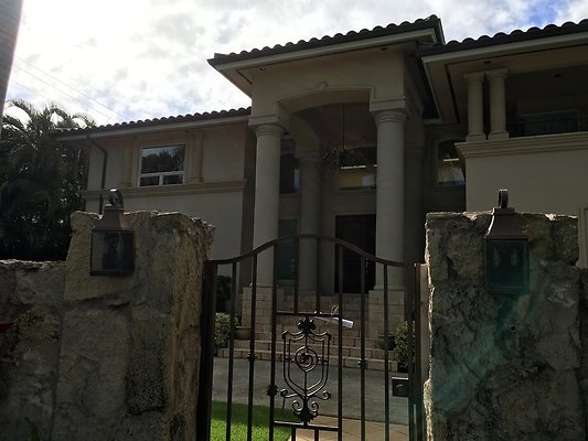 Kahala UNAPPROVED 4902 Kahala Ave Left.Letter Looks VACANT 8.02.2016