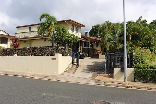 Kahala UNAPPROVED 651 Hakaka St Valerie Left Card w Her 10.27.16