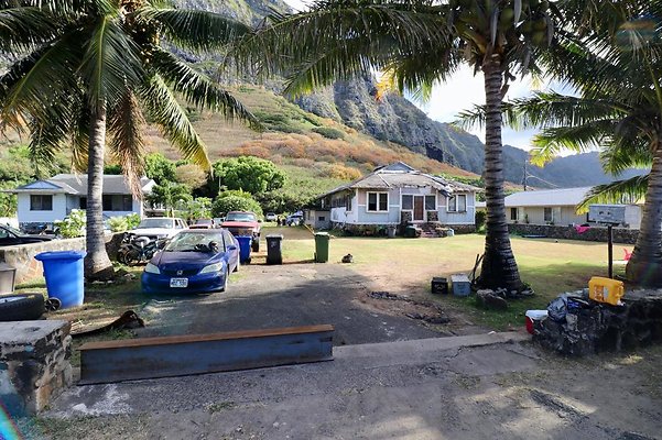 Waimanalo 610 Kalanianaole Hwy (no interior) Aunti Lani 808.421.8785