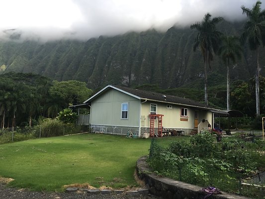 Waimanalo 41-964 Kakaina Laura 808.285.4575