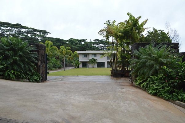 Waimanalo 42-137 Kalanianaole Hwy - Heather