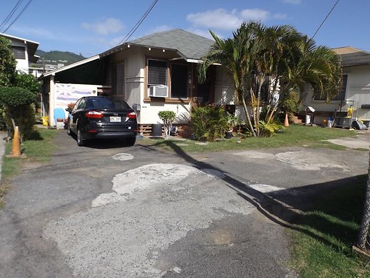 McCully 1738-D Citron St PauletteRoberts 808.732.6927 McCully 1738-D Citron St PauletteRoberts 808.732.6927