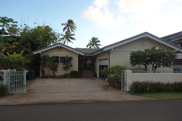 Hawaii Kai 272 Paiko Dr Kathy Kajauye 808.330.1607 Hawaii Kai 272 Paiko Dr Kathy Kajauye 808.330.1607