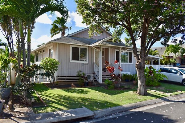 Ewa Beach 91-1520 Ekemauu St Moon Kalakai'i 808.668.2314 Ewa Beach 91-1520 Ekemauu St Moon Kalakai'i 808.668.2314