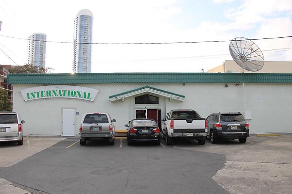 Ala Moana 706 Sheridan St Club International 808.