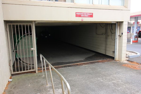 3555 Harding Ave Doug Davis 808.596.4883 3555 Harding Ave Doug Davis 808.596.4883