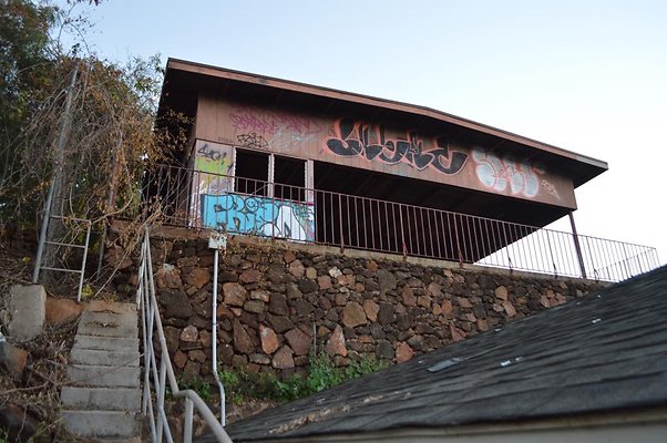 Abandoned Lanai on Kokohead Ave