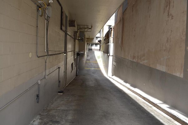 Alley inbetween Pauahi St and Chaplain Lane Alley inbetween Pauahi St and Chaplain Lane