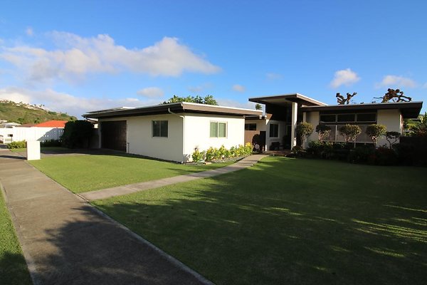 Aina Haina 5211 Oio Drive Clem Chun 808.377.5954