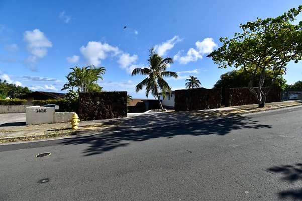 Aina Haina 1421 Laamia St Suelyn Tune 808.387.9474 Aina Haina 1421 Laamia St Suelyn Tune 808.387.9474