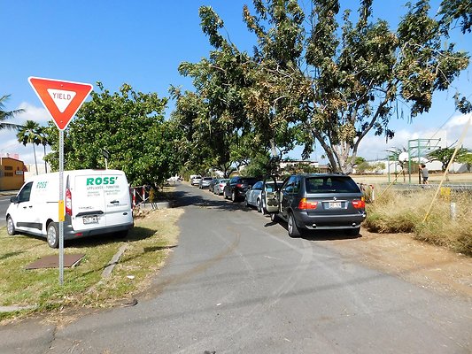 Kalihi 1822 Kalani St Near Freindly Store Kalihi 1822 Kalani St Near Freindly Store