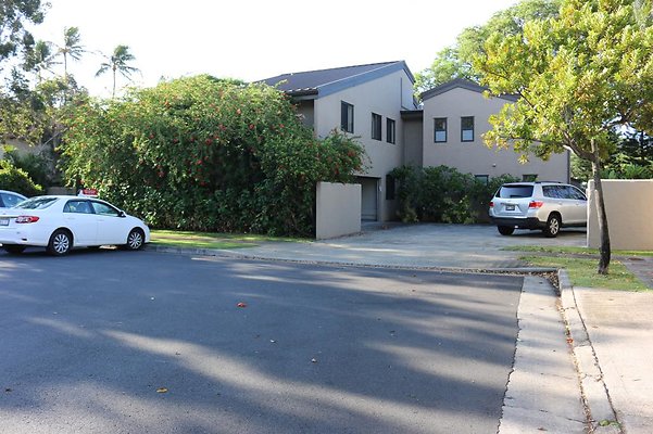 Aina Haina 4817 Kaimoku Way Carolyn Worden Alexander 818.402.5052 Aina Haina 4817 Kaimoku Way Carolyn Worden Alexander 818.402.5052