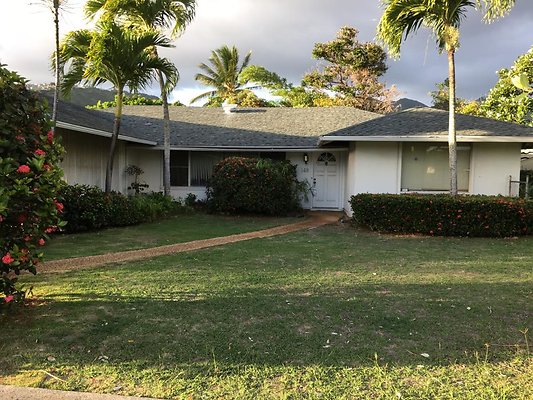 Aina Haina 148 Niuiki Circle Jon Fujita 808.373.9610 Aina Haina 148 Niuiki Circle Jon Fujita 808.373.9610