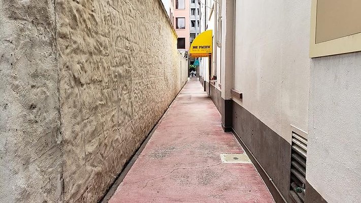 Merchant St Between Fort Street Mall & Bishop Merchant St Between Fort Street Mall & Bishop