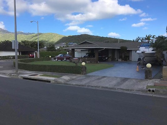 Aina Haina 29 Niuiki Circle Howard Meechan 808.479.6746 Aina Haina 29 Niuiki Circle Howard Meechan 808.479.6746