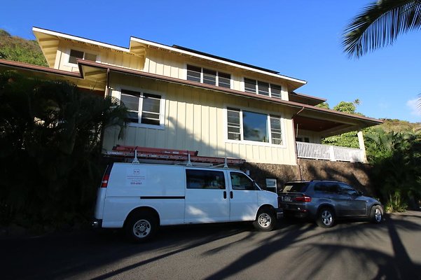 Aina Haina 5425 Hoana Pl Carolyn Alexander 818.402.5052 Aina Haina 5425 Hoana Pl Carolyn Alexander 818.402.5052