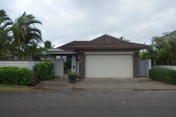Aina Haina 216 Paiko Dr John Cavanah 808.341.6135 Aina Haina 216 Paiko Dr John Cavanah 808.341.6135