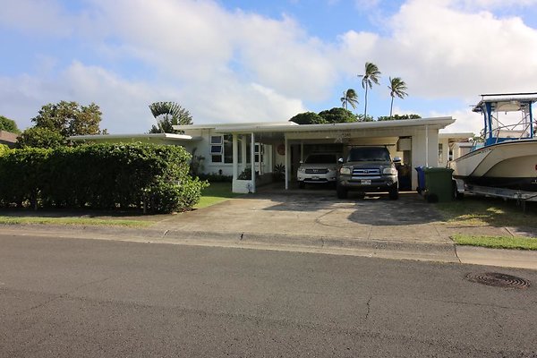 Aina Haina 5245 Oio Drive Nalu Kukea 808.282.2256 Aina Haina 5245 Oio Drive Nalu Kukea 808.282.2256