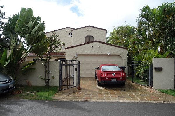 Aina Haina 226 Paiko Dr Sandra Johnson 808.282.9191 Aina Haina 226 Paiko Dr Sandra Johnson 808.282.9191