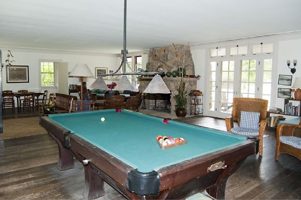 White Estate @ Pounders 042 White Estate @ Pounders 042