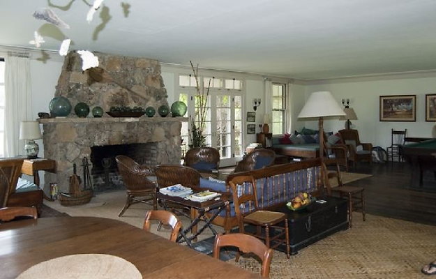 White Estate @ Pounders 041 White Estate @ Pounders 041