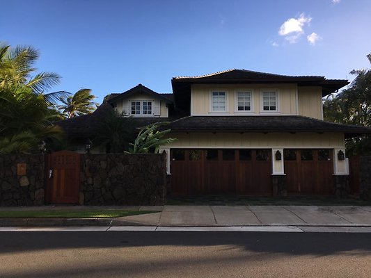 Aina Haina 94 Niuiki Circle Tom Young-no ph number Aina Haina 94 Niuiki Circle Tom Young-no ph number