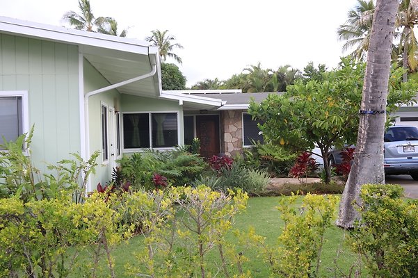 Aina Haina 115 Niuiki Circle Debbie 808.330.6815 Aina Haina 115 Niuiki Circle Debbie 808.330.6815