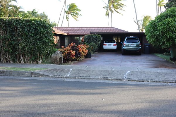 Aina Haina 90 Niuiki Circle Linda Krieger 808.838.9597 Aina Haina 90 Niuiki Circle Linda Krieger 808.838.9597