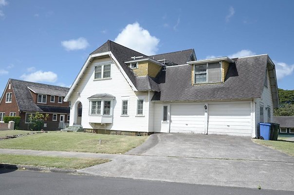 Nuuanu 49 Kawananakoa Pl Bev Wong 808.226.7662 Nuuanu 49 Kawananakoa Pl Bev Wong 808.226.7662