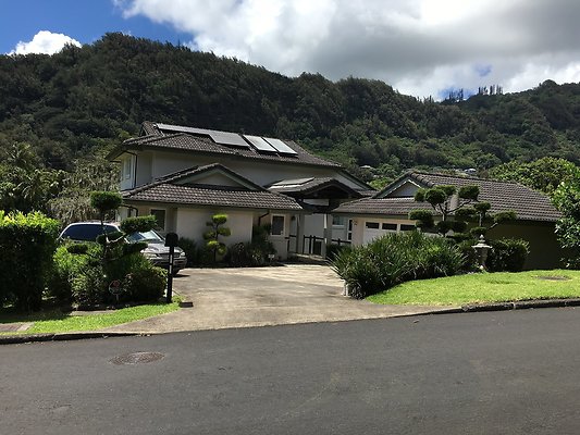 Nuuanu 3330 Kaohinani Dr Joanne.Oshima 808.595.6891 NOT.INTERESTED