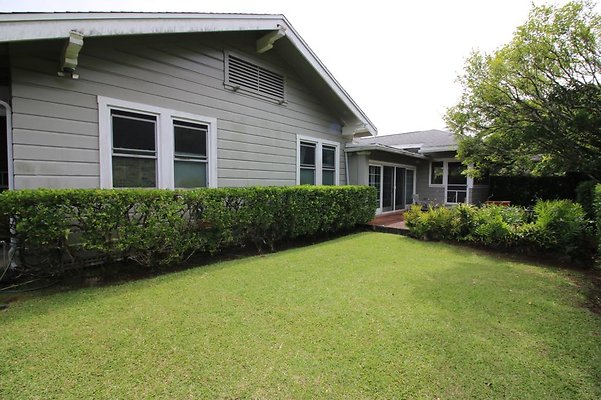 Nuuanu 85 Dowsett Ave Talia Nicolai 808.351.0178 Nuuanu 85 Dowsett Ave Talia Nicolai 808.351.0178