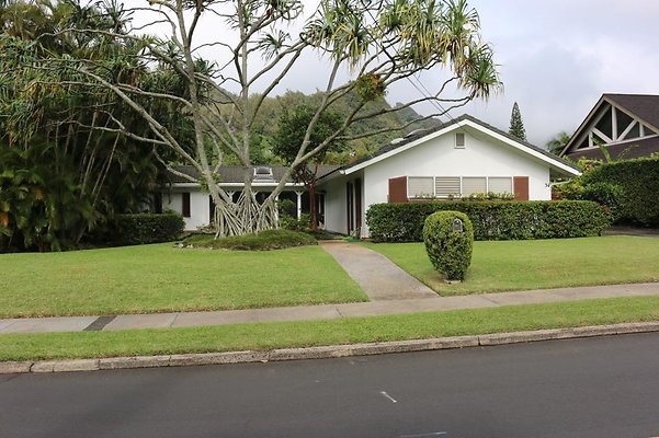 Nuuanu 24 Dowsett Ave Elizabeth McCreary 808.595.3043-EXT Only Nuuanu 24 Dowsett Ave Elizabeth McCreary 808.595.3043-EXT Only