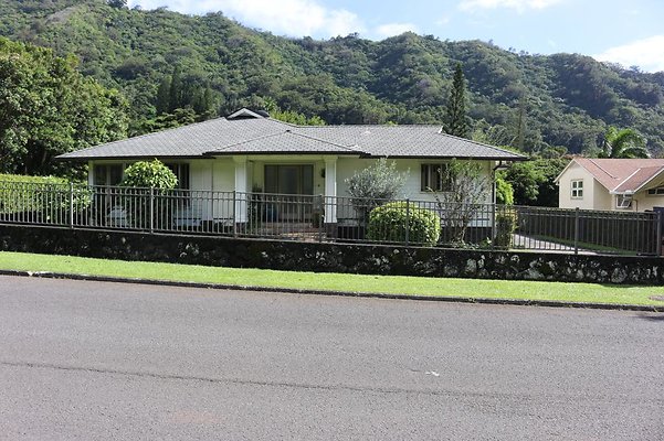 Nuuanu 3615 Nuuanu Pali Dr Galen Chock 808.294.4473 Nuuanu 3615 Nuuanu Pali Dr Galen Chock 808.294.4473